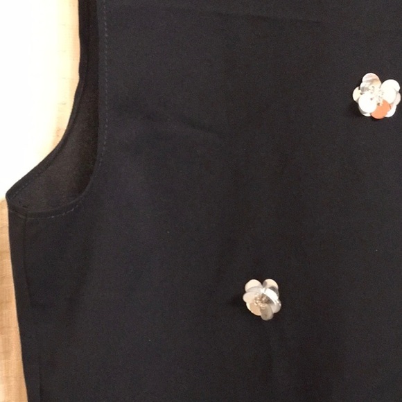 Nine West top women’s size medium blouse size medium sleeveless Flower appliqué - Picture 12 of 12